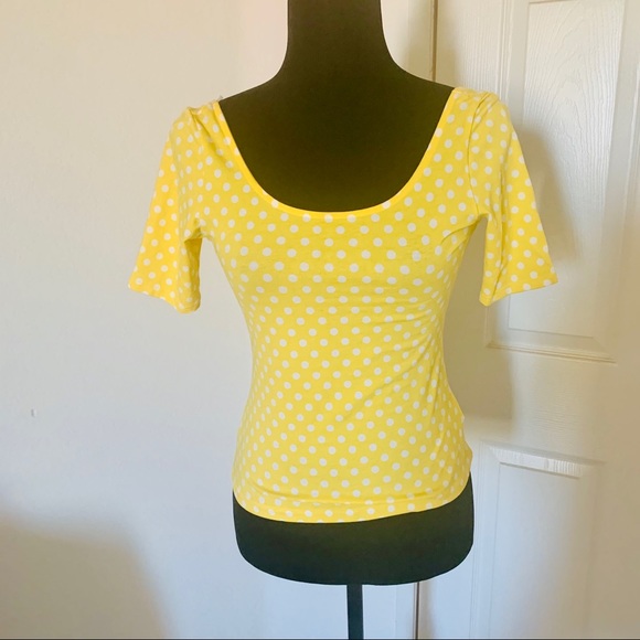 Sm Guess Yellow w/ White Polka Dot Shirt - Picture 1 of 3